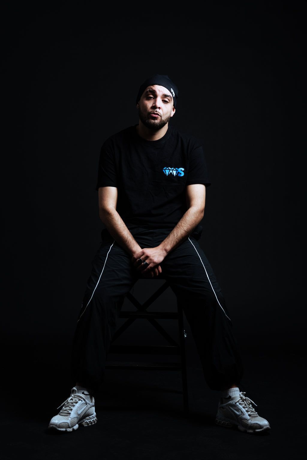 T-shirt “VVS” Noir – Logo Bleu