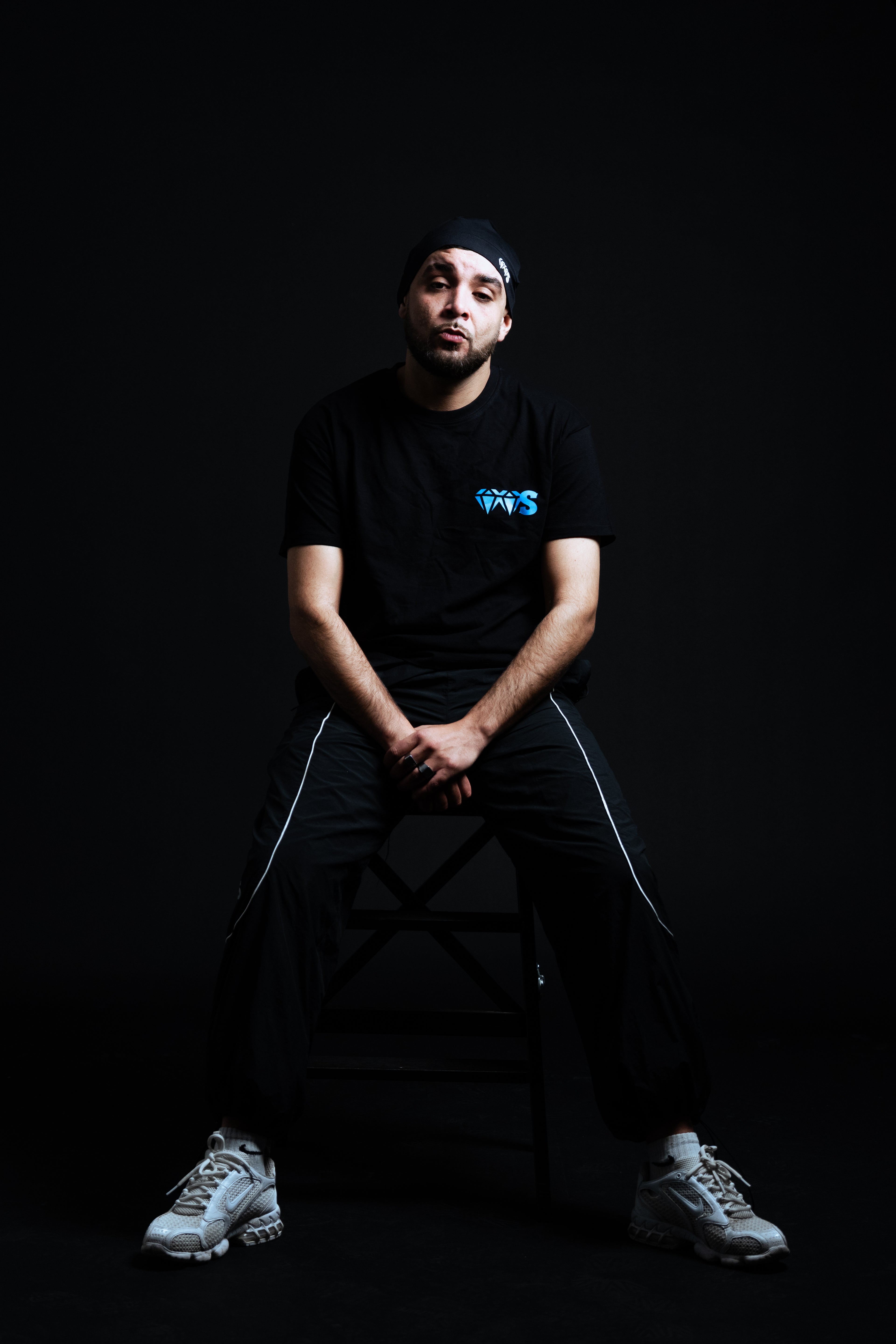 T-shirt “VVS” Noir – Logo Bleu