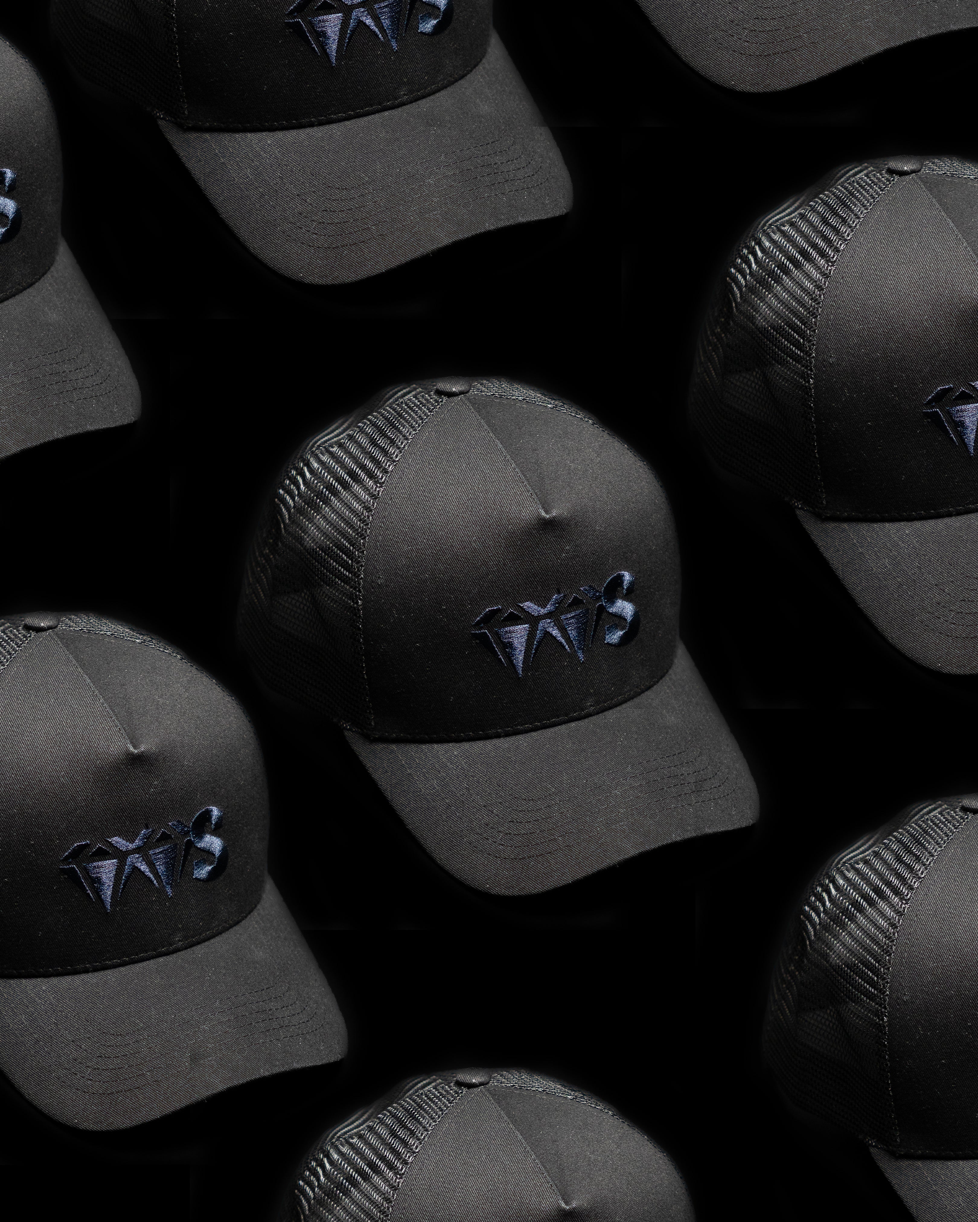 Casquette Trucker “VVS” – Noir (broderie ton sur ton)